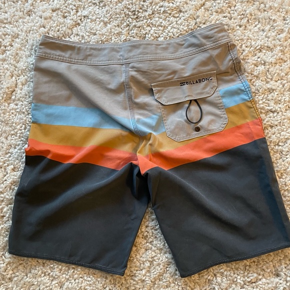 Billabong Board Shorts - Picture 2 of 3